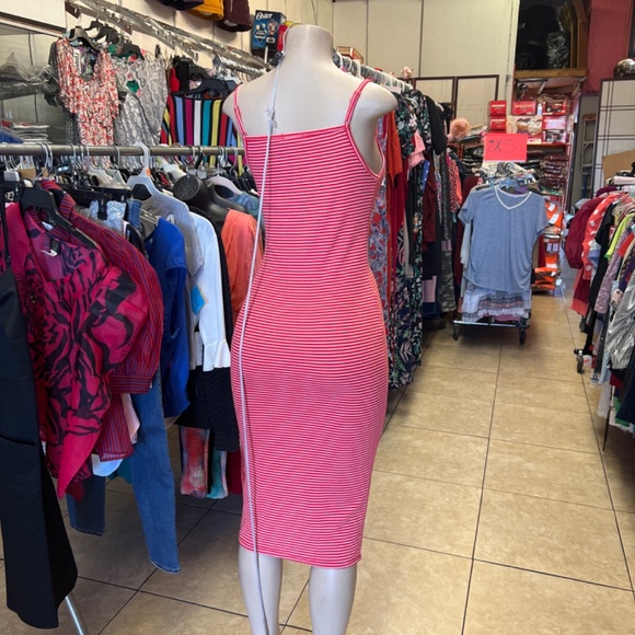 HEART HIPS RED AND WHITE DRESS SZE LARGE - Picture 3 of 3